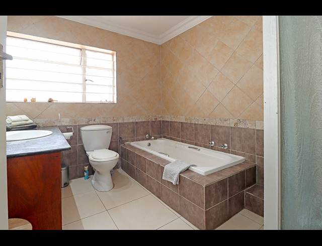 3 BEDROOM FREEHOLD FOR SALE IN HIGHLANDS NORTH